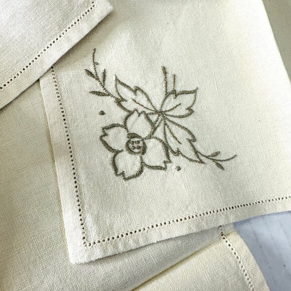 VTG 1940s Embroidered Linen Cloth Napkins (3) Handmade Floral Ivory Granny Core - Picture 5 of 11
